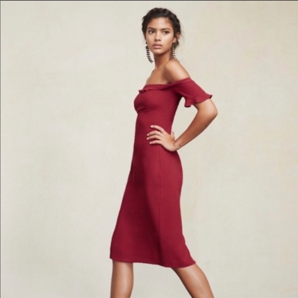 Reformation Off-The-Shoulder Midi Dress B383